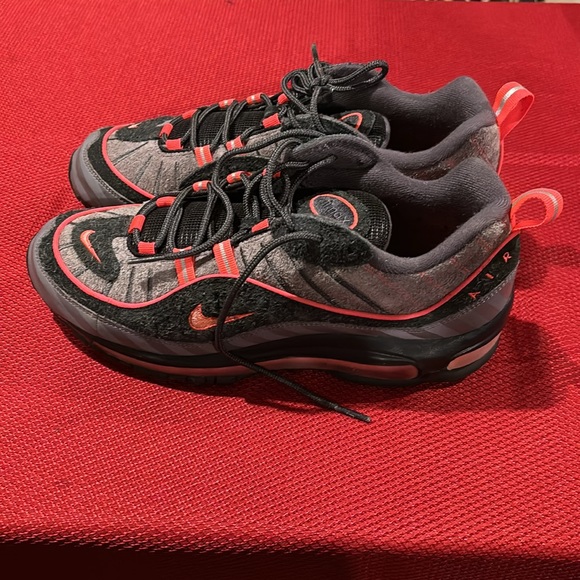 Nike Air Max 97’s Size 9.5 Color Grey and Red - Picture 4 of 4